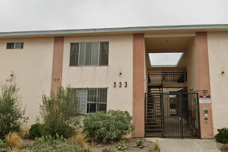Vernon Avenue Apartments — Photo 1