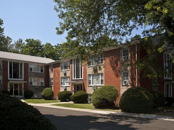 Evergreen Apartments, 2015-2045 Broad St #205, Providence, RI 02905