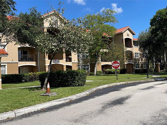 2nd image of 160 SW 117th Ter #6207