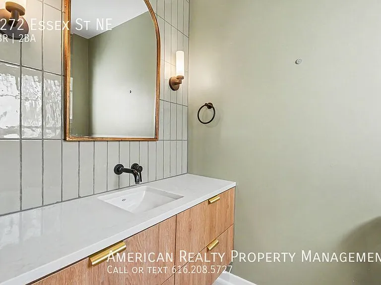 3272 Essex St NE — Photo 8