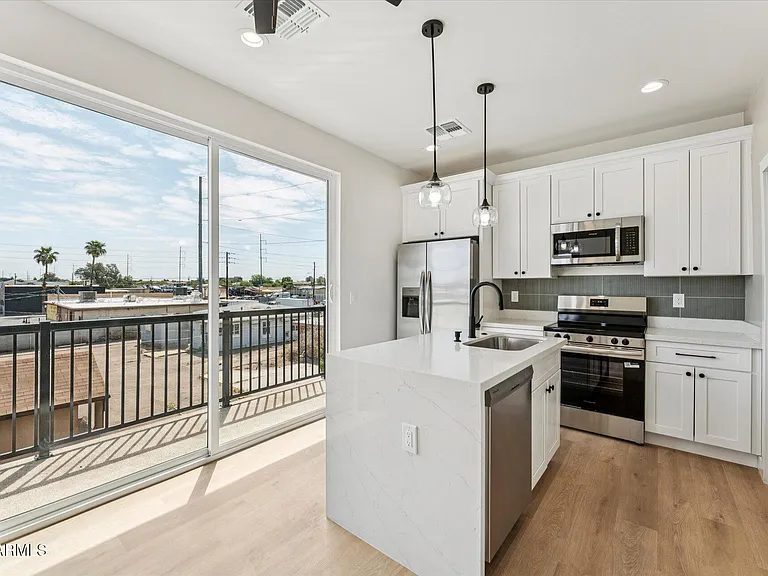 1725 W Sherman St #C — Photo 13