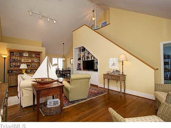 3rd image of 612 Myers Ln