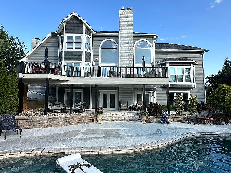 2nd image of 327 Hampshire Hill Ln