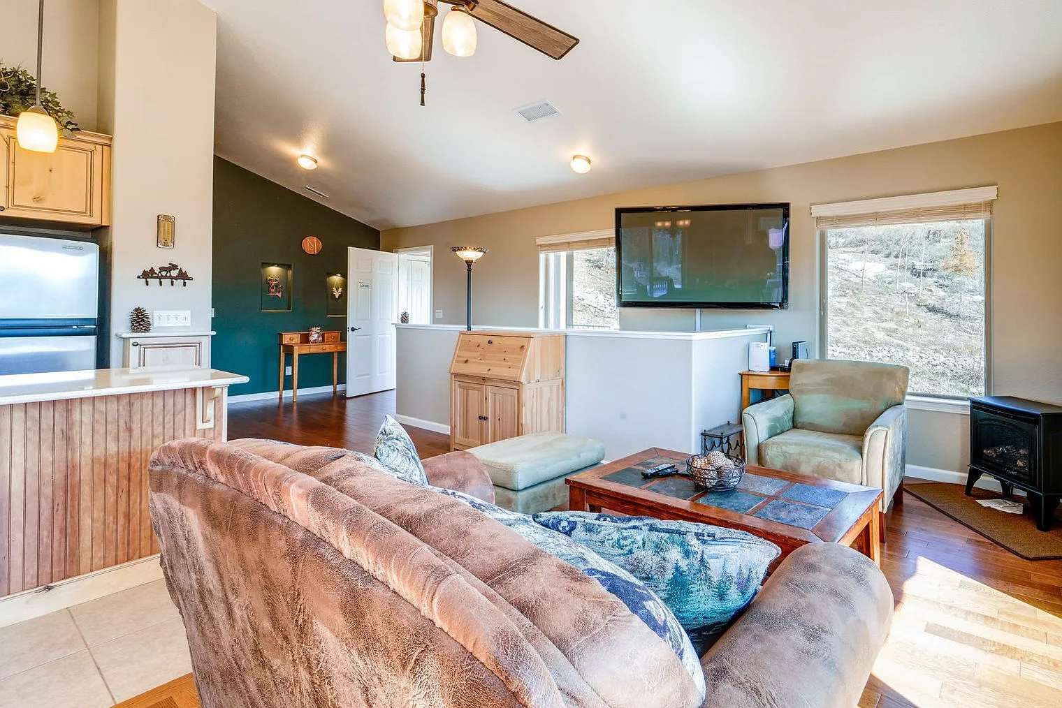 2 bed, 2.0 bath, 1668 sqft, $4,419 — Photo 3