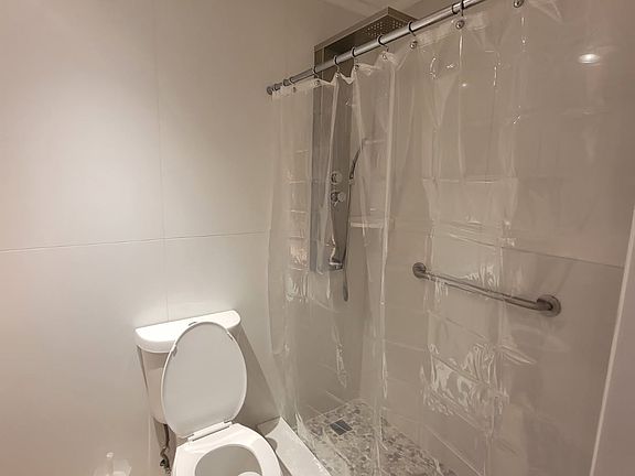 4th image of 905 SE 15th St APT 3