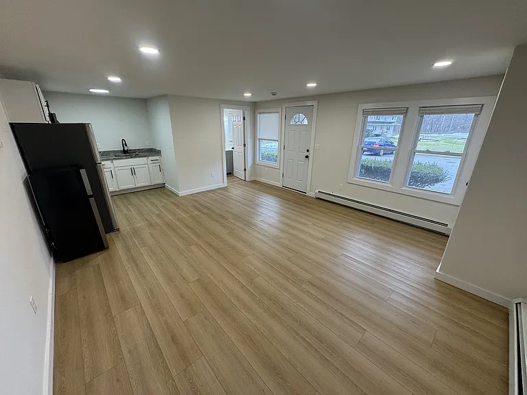 98 East Market Street — Photo 8