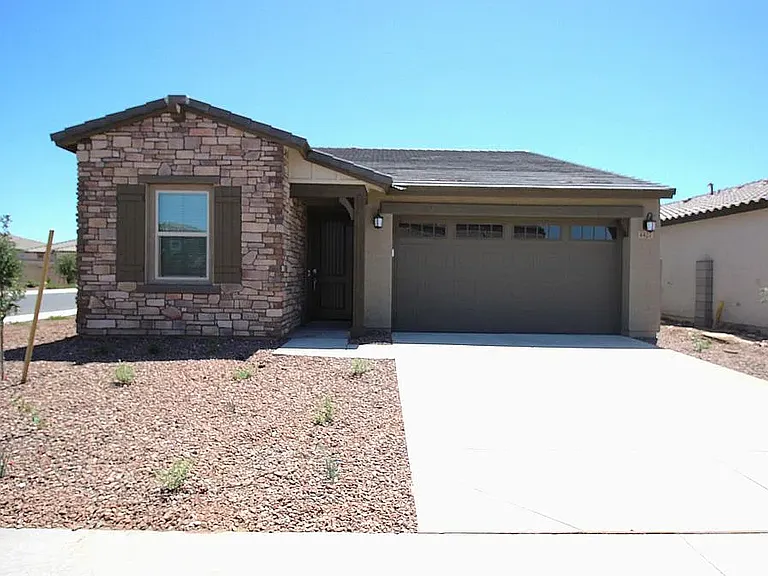 4427 N 94th Dr — Photo 2