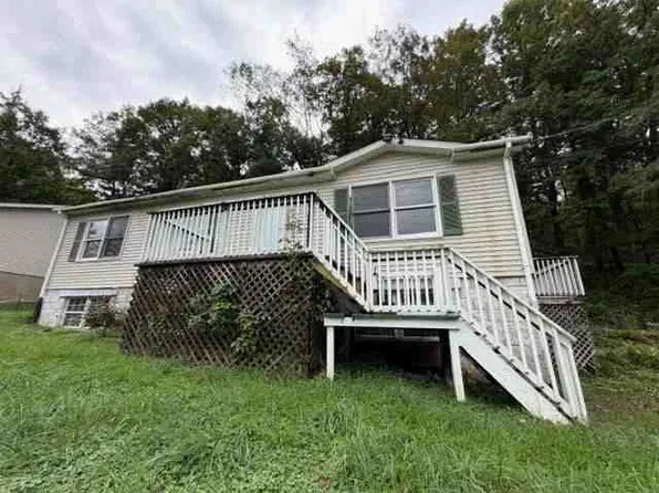 1799 Hillcrest Rd, Fairmont, WV 26554