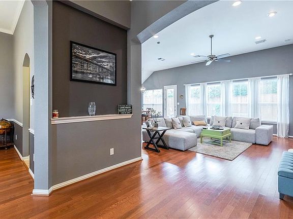 4th image of 217 Longford Ct