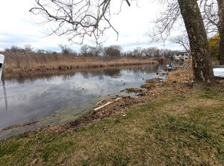 818 Sheridan Dr, Wauconda, IL 60084