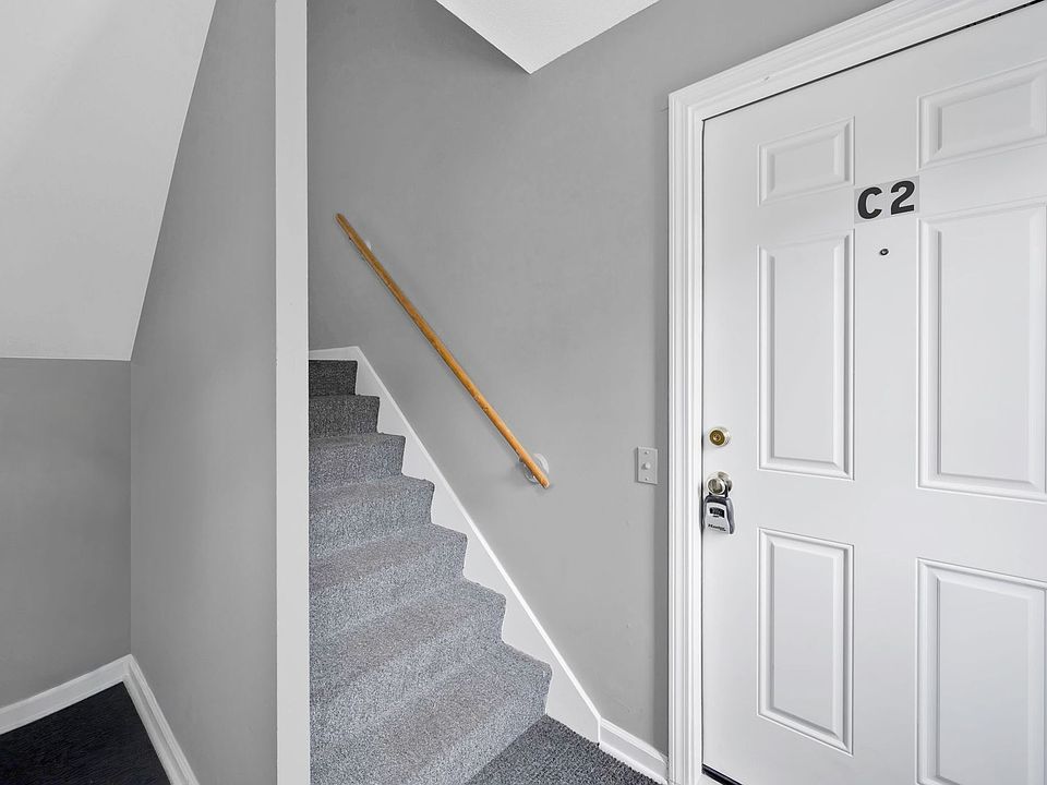 1st image of 8 Kingsley Dr APT A4