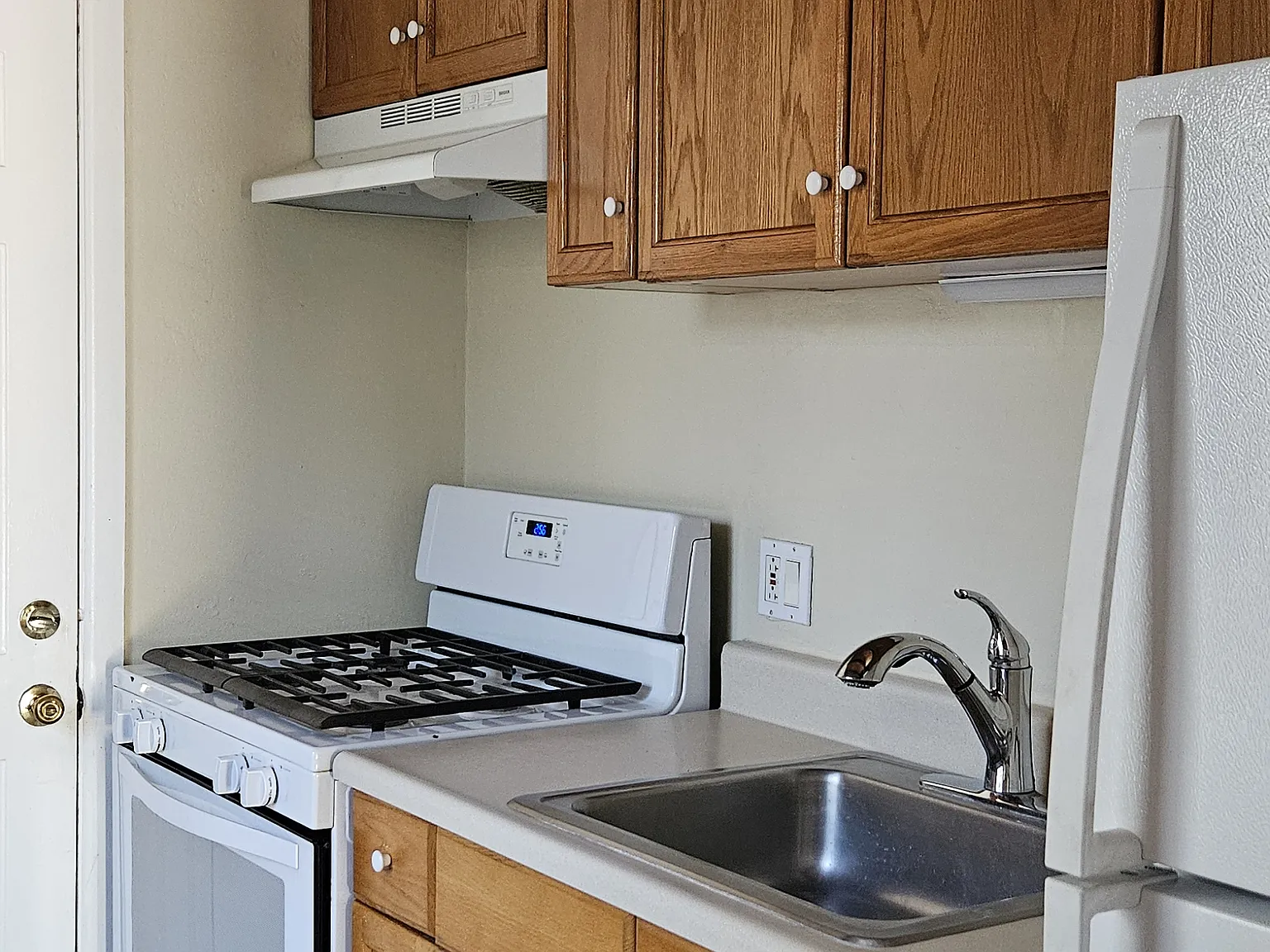 2 bed, 600 sqft, $1,075 — Photo 2