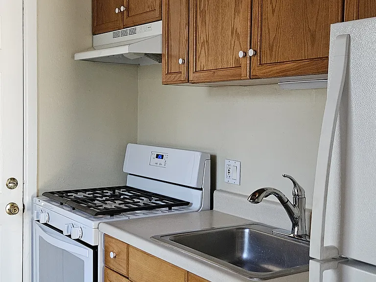 2722 N Warren Ave — Photo 2