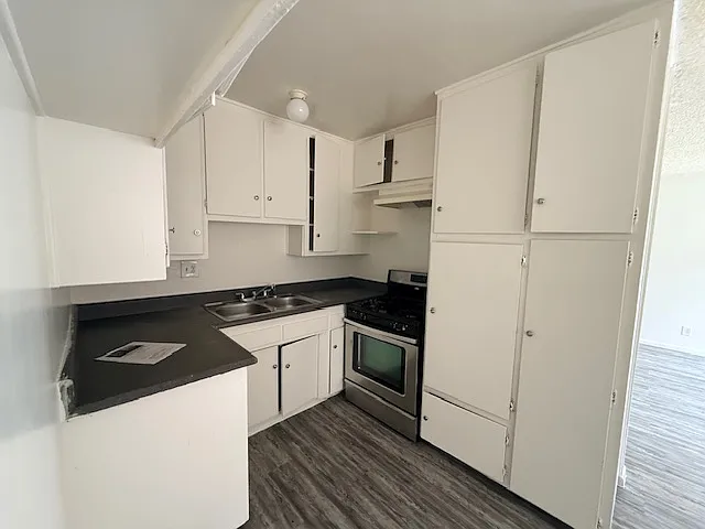 1435 Laurel Ave — Photo 6