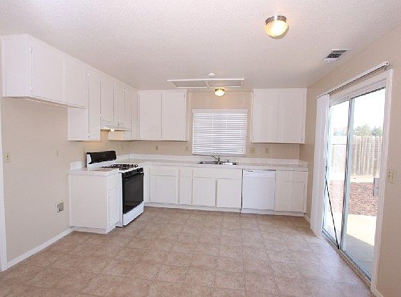 4th image of 696 Pestana Dr