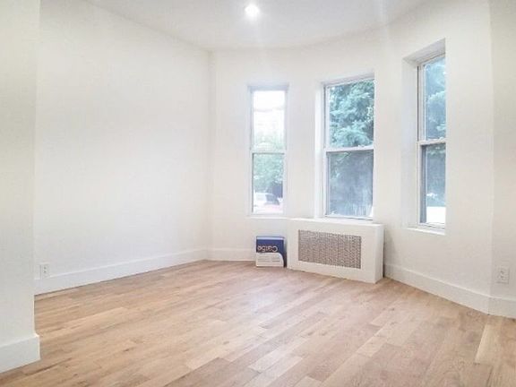 5th image of 366 E 26th St #1