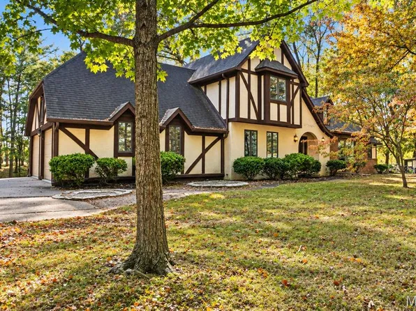 158 Hackberry Ln, Highland, IL 62249