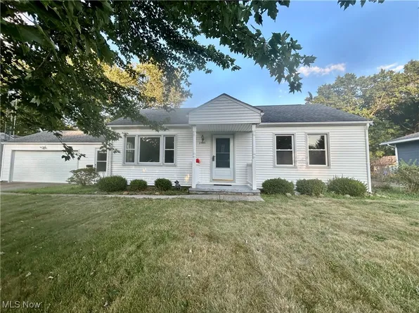 2905 Penny Ln, Youngstown, OH 44515