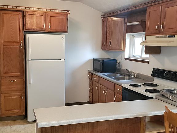 3rd image of 613 Collins Dr #13B