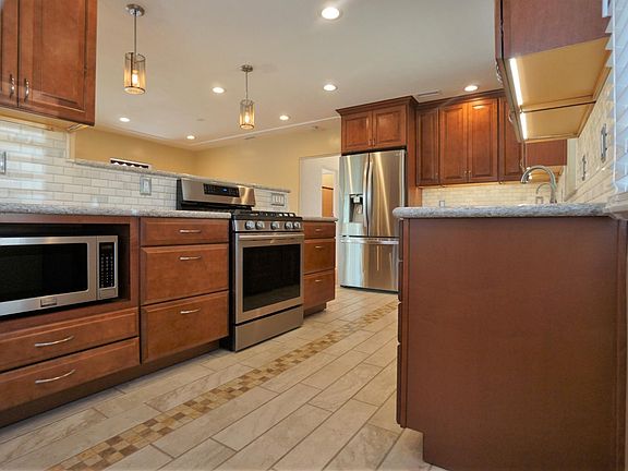 5th image of 4638 49th St