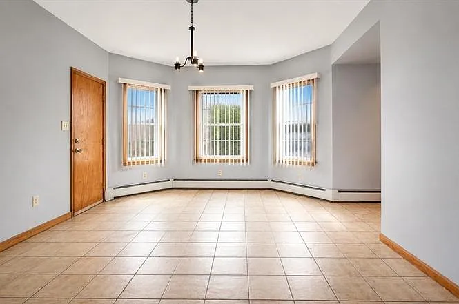 3 bed, 1400 sqft, $2,200 — Photo 2