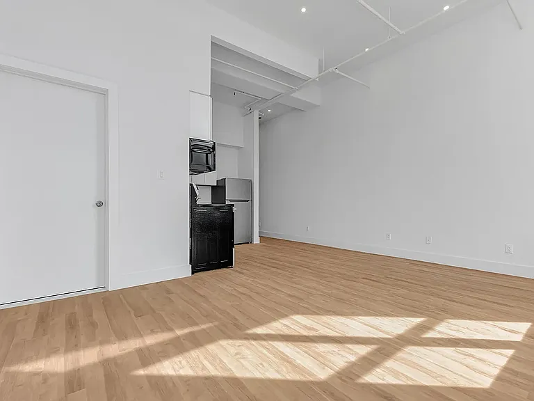 81 Willoughby St #402 — Photo 4