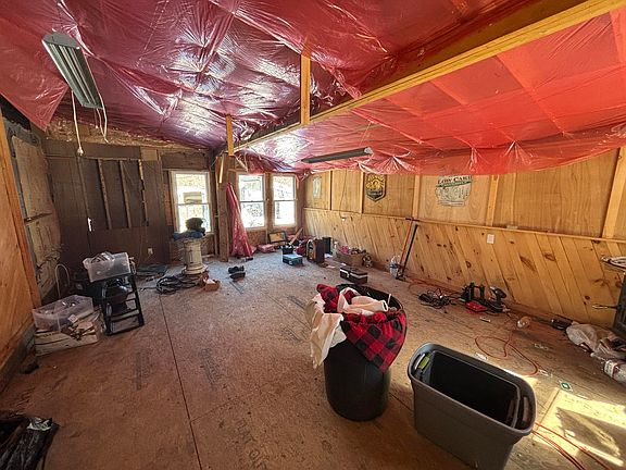 5th image of 1053 Warren Hill Road