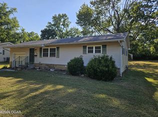 1310 6th St, Monett, MO 65708