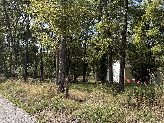 4th image of E Parker Rd