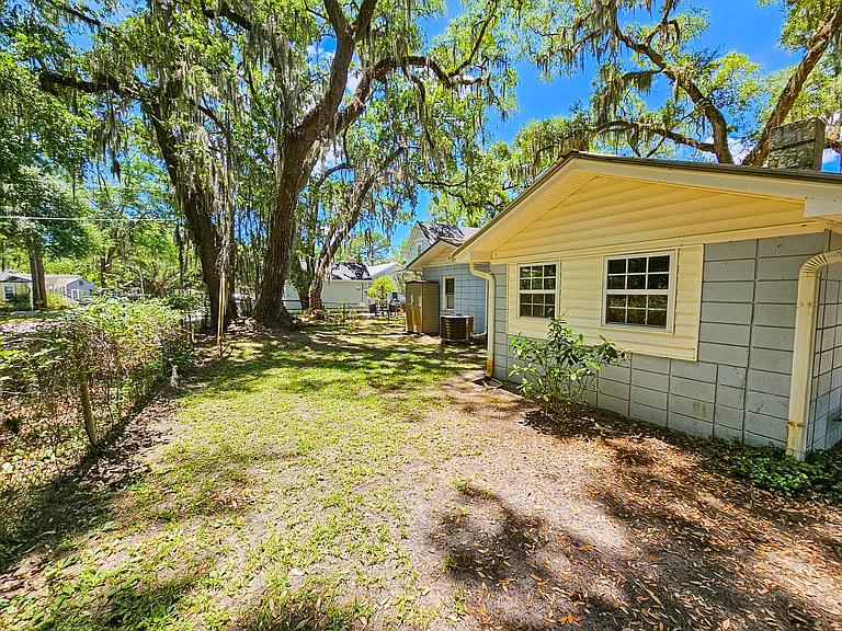603 Huguenin Dr — Photo 24
