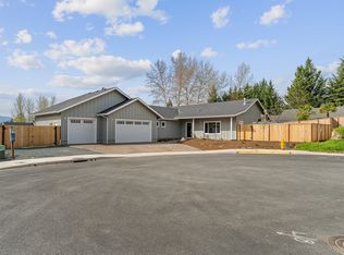 112 NW Crest Dr, Grants Pass, OR 97526