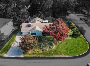 133 Glen Ridge Rd, Cranston, RI 02920