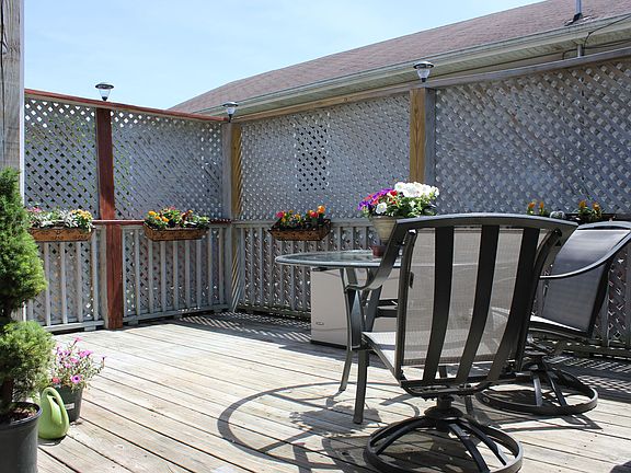 Side A private deck