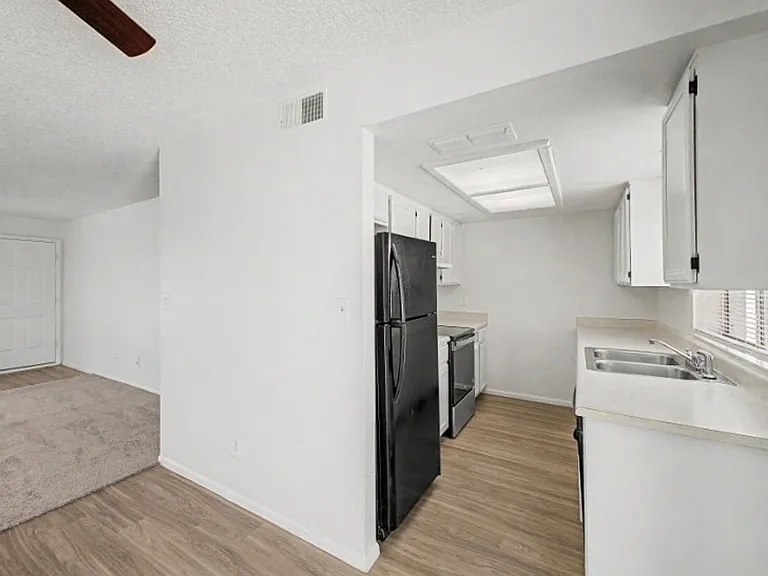 10719 W Vista Ave — Photo 8