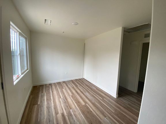 4th image of 816 Pacific St #B