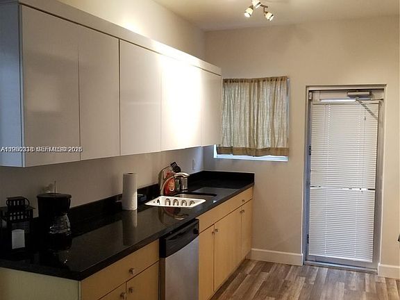 3rd image of 1045 Meridian Ave APT 5