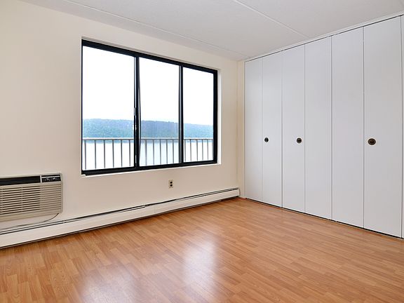 5th image of 1155 Warburton Ave APT 7U