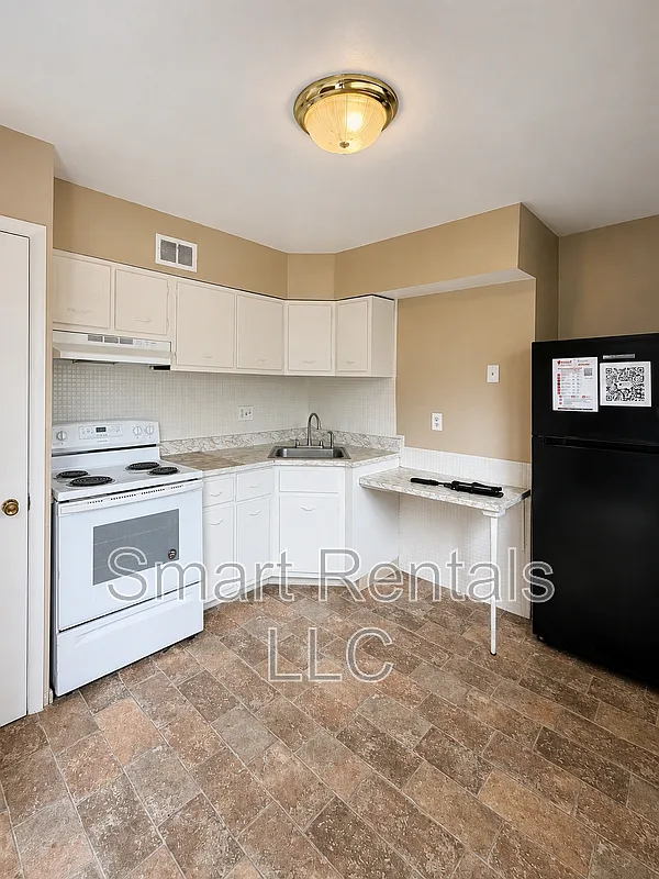 1 bed, 1.0 bath, $745 — Photo 3
