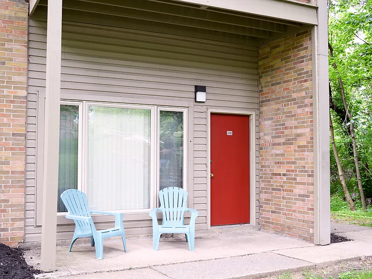 University Terrace Apartments — Photo 7