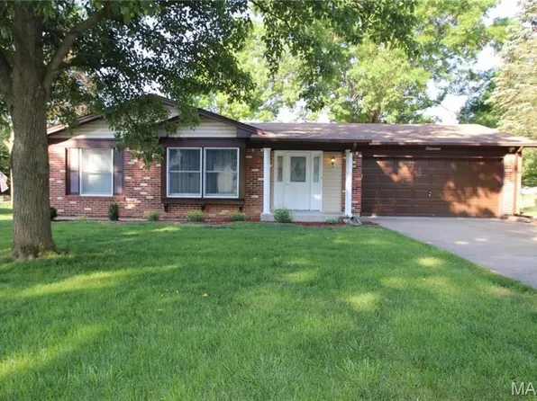 11 Atwater Dr, Saint Peters, MO 63376