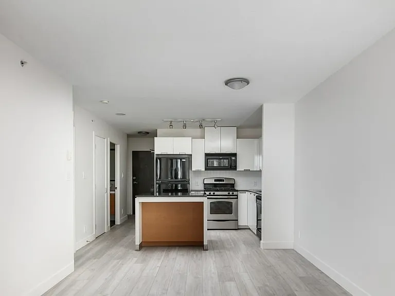 151 W 2nd St #602 — Photo 1