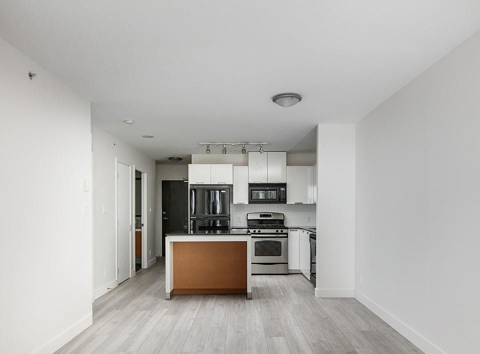 1st image of 151 W 2nd St #602