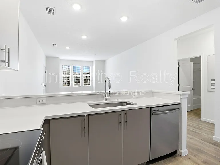 Venture Apartments — Photo 154