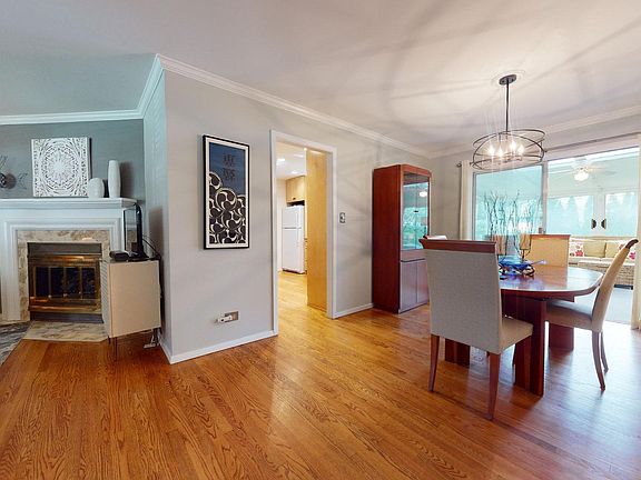 3rd image of 840 Twisted Oak Ln