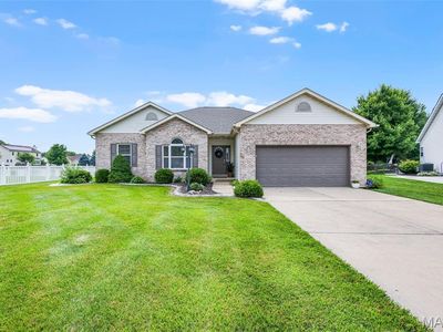 14 W Picketts Xing, Edwardsville, IL, 62025