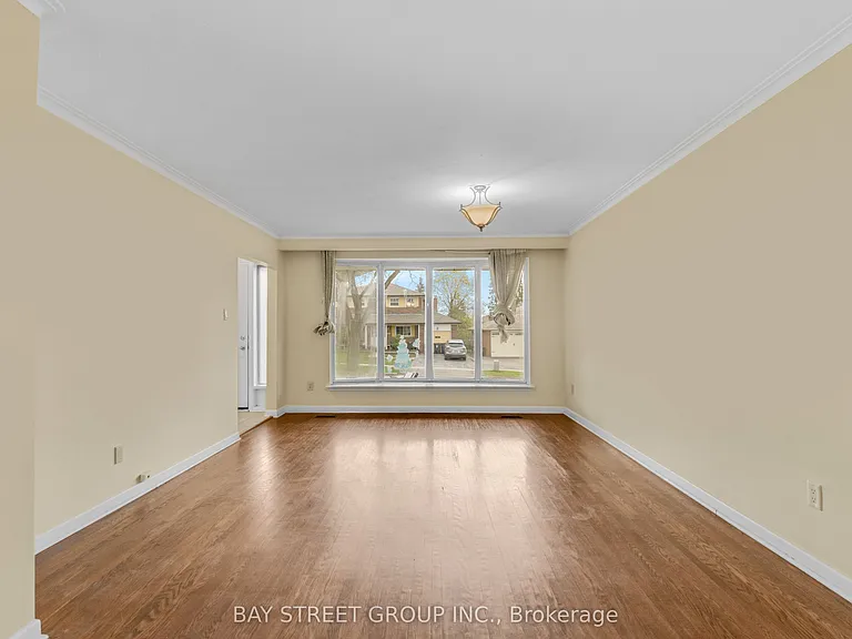 40 Bellbury Cres #UPPER — Photo 8
