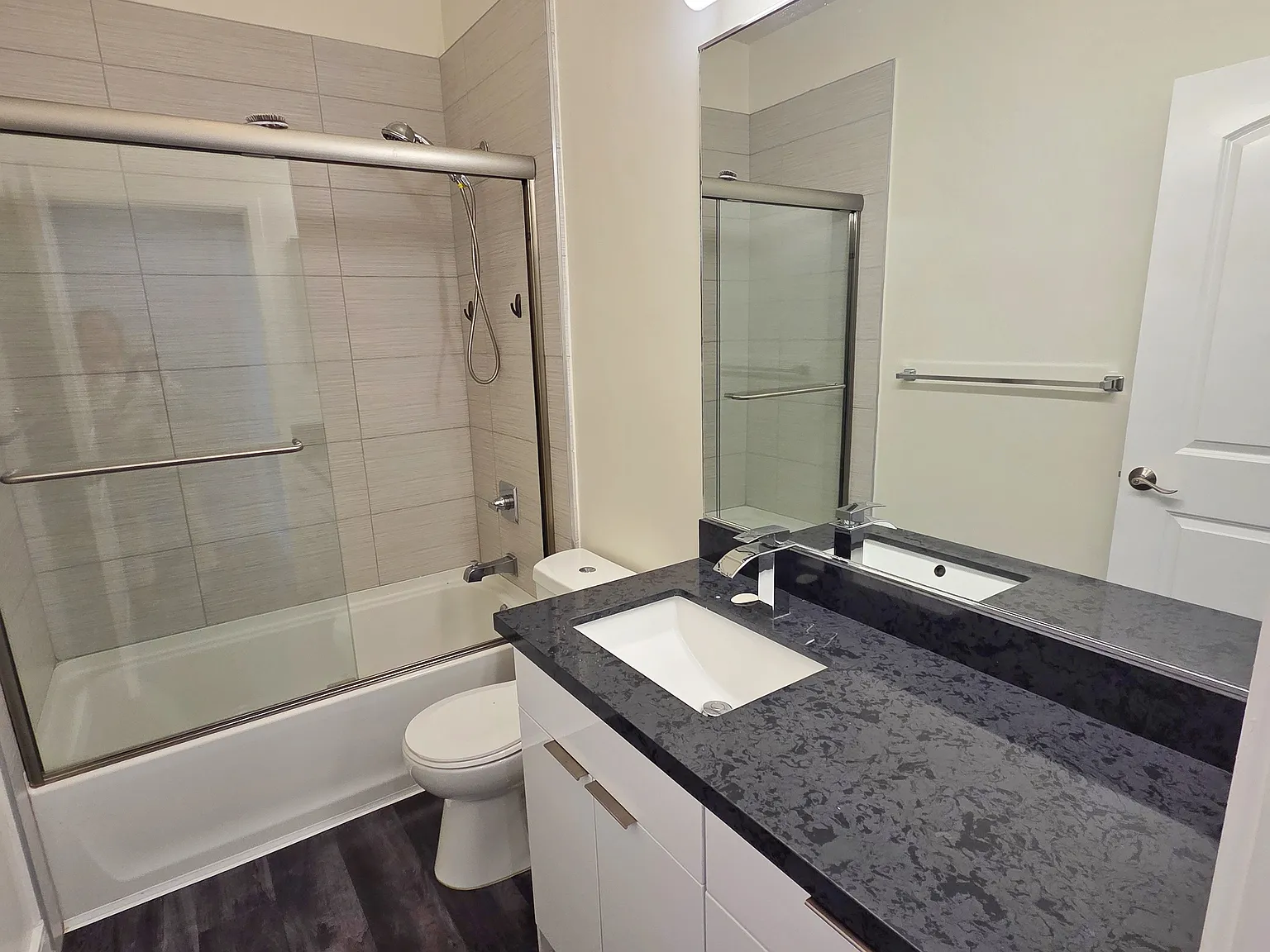 3 bed, 2.5 bath, 1179 sqft, $3,700 — Photo 2