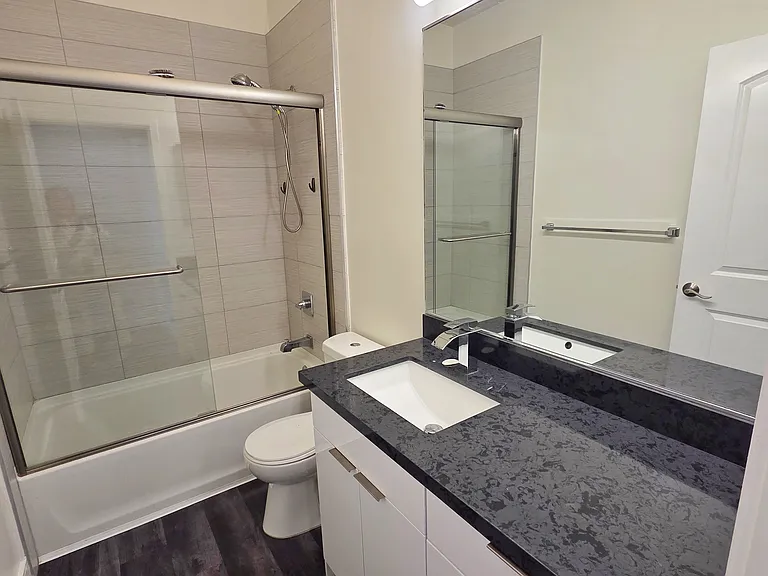 2651 S Hobart Blvd #9 — Photo 2