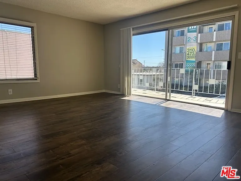 1412 Barry Ave #1 — Photo 3