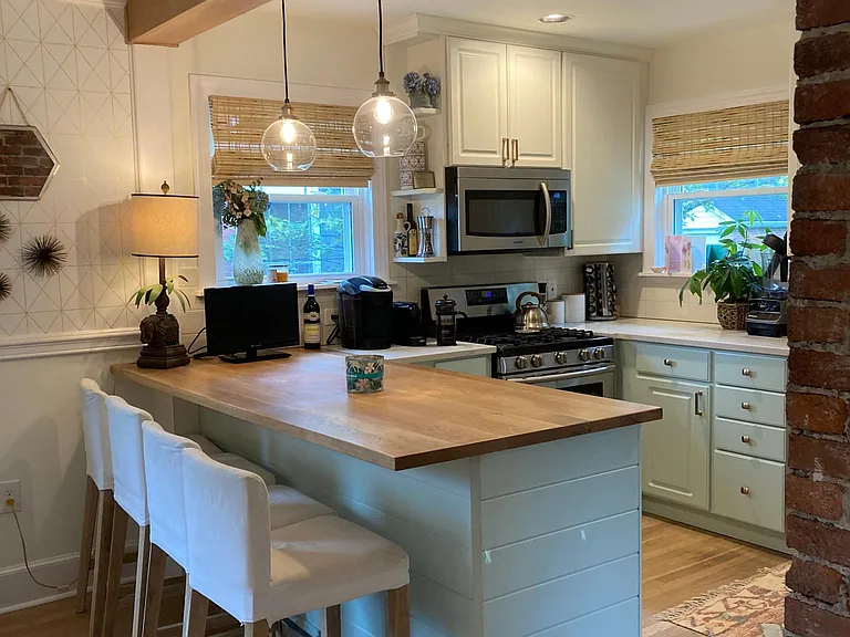 221 Orchard Ln — Photo 2